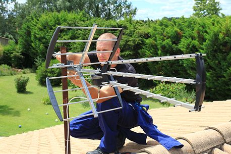 man fixing an tv aerial